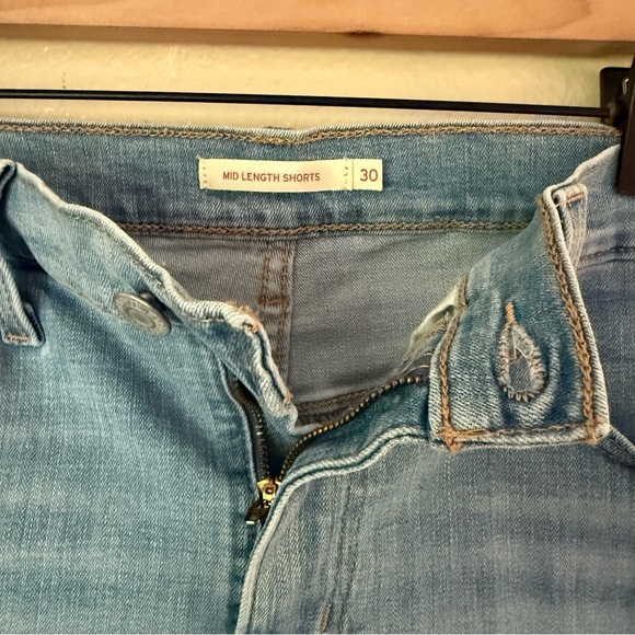 ❇️Levi's Mid Length Denim Shorts 2 for $22❇️ - Picture 2 of 3